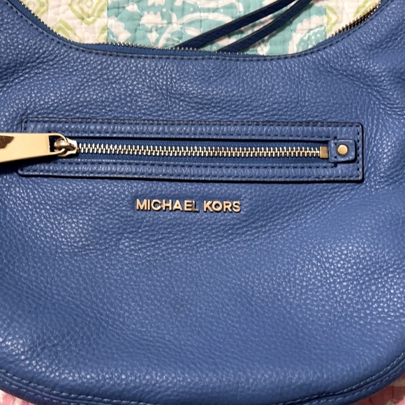 Micheal Kors cross body - Picture 2 of 9